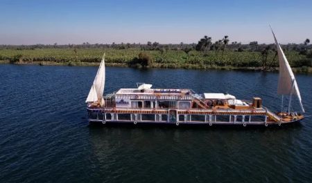 Agatha Dahabiya: Viaje Exclusivo por el Nilo