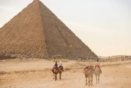 Excursión Privada de Medio Día a las Pirámides de Giza con un paseo en camello