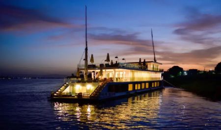 Malouka Dahabiya: Crucero Exclusivo por el Nilo