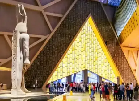 Ausflug zu den Pyramiden von Gizeh und dem Großen Ägyptischen Museum vom Hafen von Alexandria