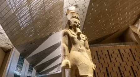 Estatua De Ramsés II